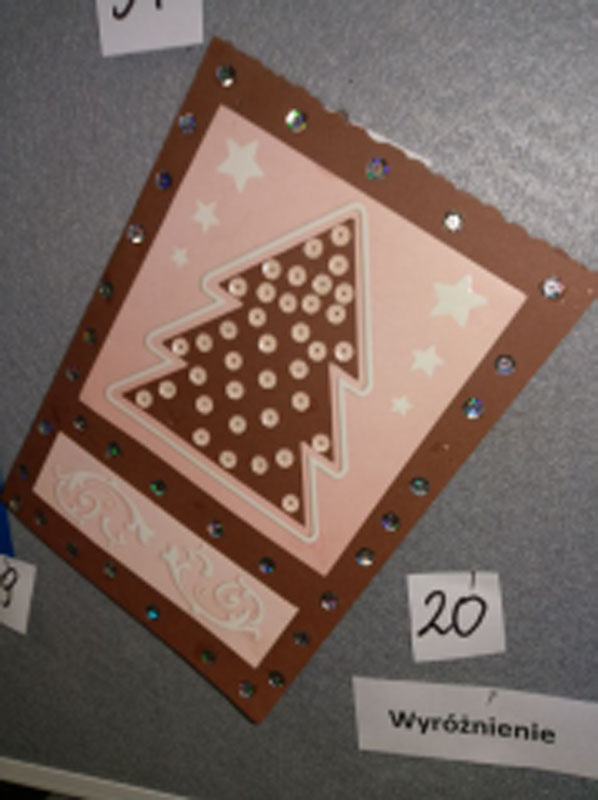 Galeria zawiera 8 zdjęć przedstawiających karki świąteczne.