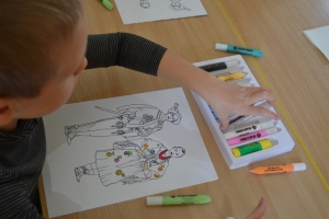 Uczeń edukacji wczesnoszkolnej na zajęciach z poznawania nowego regionu Polski - Podhala.