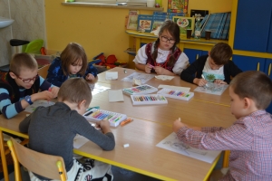 Uczniowie edukacji wczesnoszkolnej na zajęciach z poznawania nowego regionu Polski - Podhala.