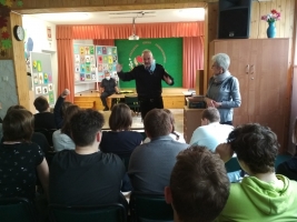 Uczniowie i strażnicy Straży Miejskiej w Rabce