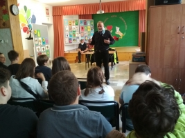 Uczniowie i strażnicy Straży Miejskiej w Rabce