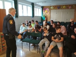 Uczniowie i strażnicy Straży Miejskiej w Rabce