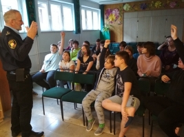 Uczniowie i strażnicy Straży Miejskiej w Rabce