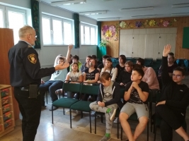 Uczniowie i strażnicy Straży Miejskiej w Rabce