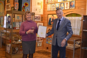 WANDA WIECHA Otrzymała tytuł Przyjaciel Szkoły Uzdrowiskowej za umożliwienie uczniom ZSU w Rabce przebywających na leczeniu sanatoryjnym aktywnego wypoczynku na terenie Parku Rozrywki ,,Rabkoland”.