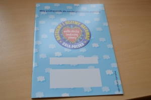 Dzieci ćwiczą pierwszą pomoc