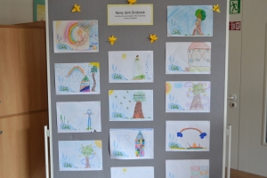 Uczniowie wykonujące pracę - akcja żonkile