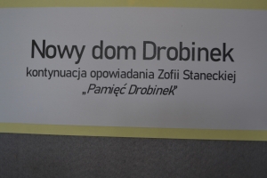Uczniowie wykonujące pracę - akcja żonkile