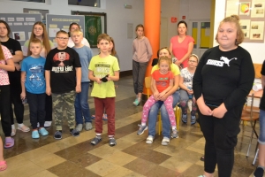 Zdjęcia przedstawiające prace i uczestników konkursu plastycznego