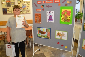 Zdjęcia przedstawiające prace i uczestników konkursu plastycznego