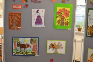 Zdjęcia przedstawiające prace i uczestników konkursu plastycznego