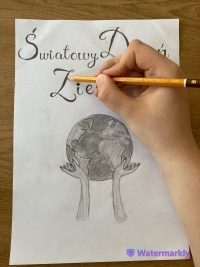 Zdjęcie prezentujące pracę uczniów z okazji światowego dnia ziemi w 2023