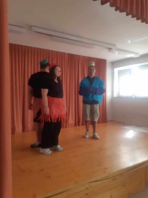 uczniowie na wystąpieniu - Theater for tolerance