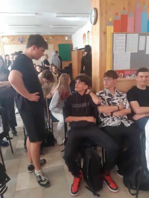 uczniowie na wystąpieniu - Theater for tolerance